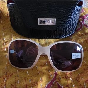 Women's Sunglasses -2.5 Readers. Cream Frame with Black Case
